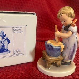 Hummel figurine Baking Day #330